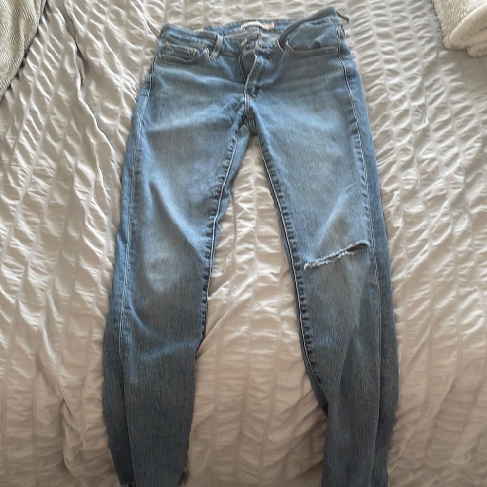 LEVI BLUE JEANS